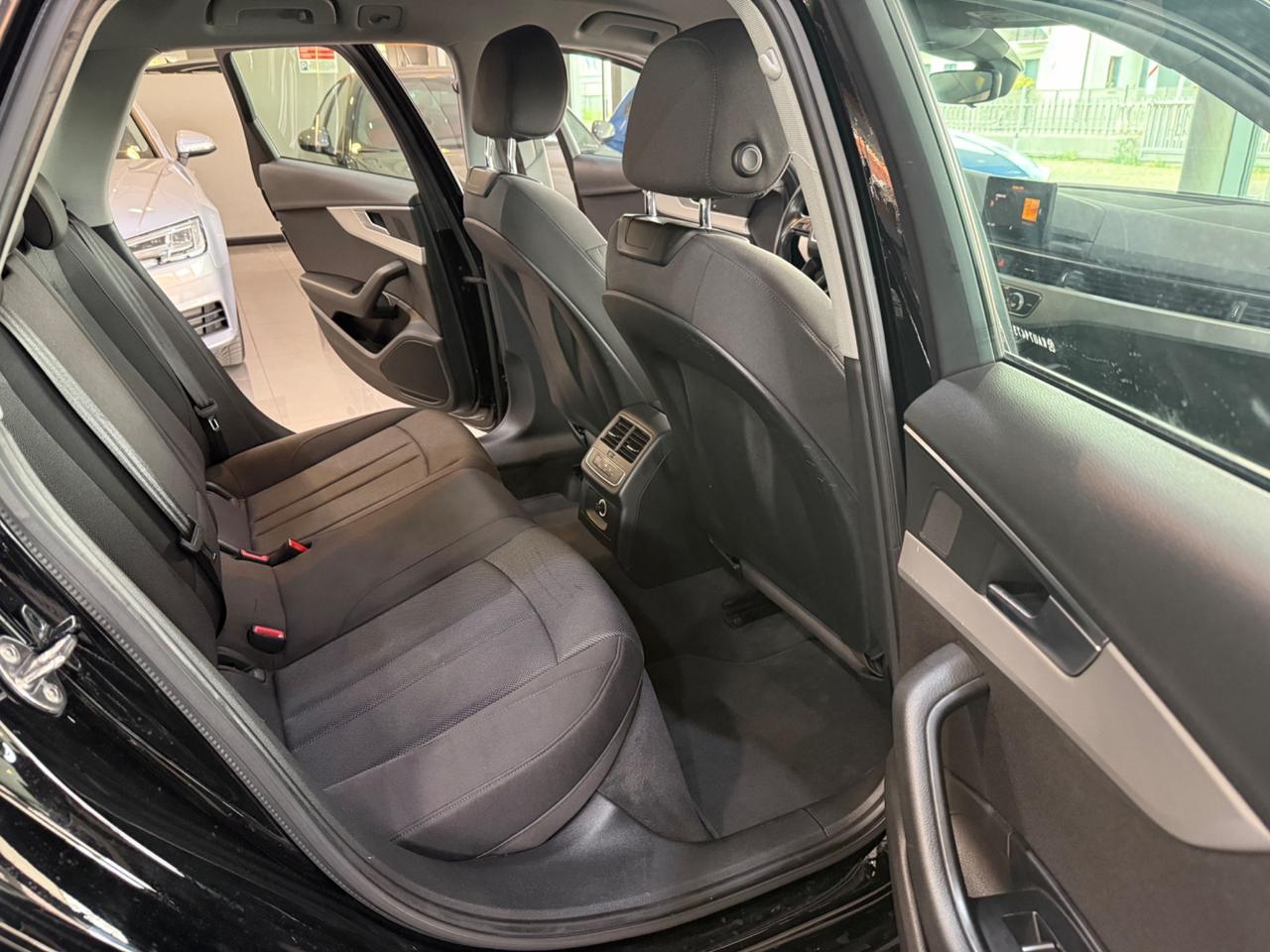 Audi A4 Avant 30 TDI S tronic Sport