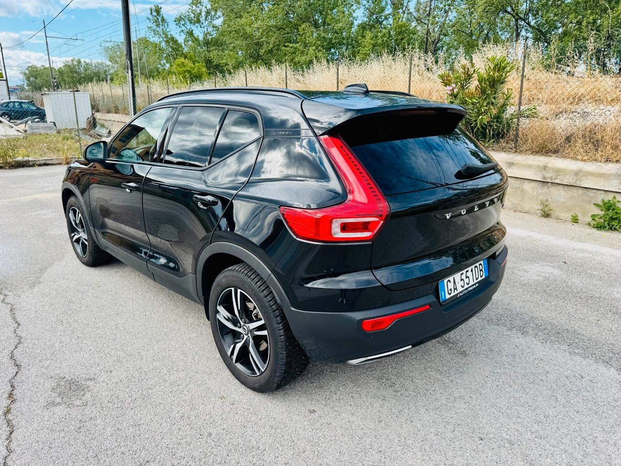 Volvo XC40 D3 R-design CarPlay / LED / RetroCam.