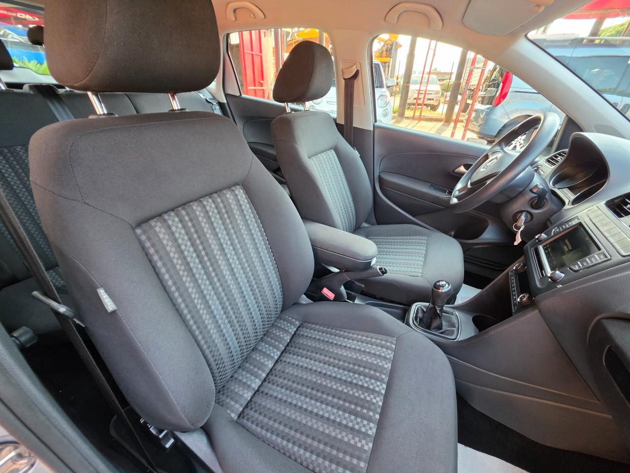 Volkswagen Polo 1.4 diesel 07/2015 cv75