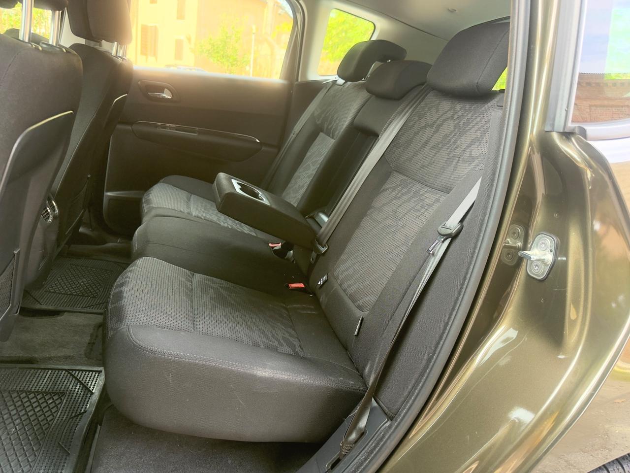 Peugeot 3008 1.6 HDi 110CV cambio robotizzato Tecno