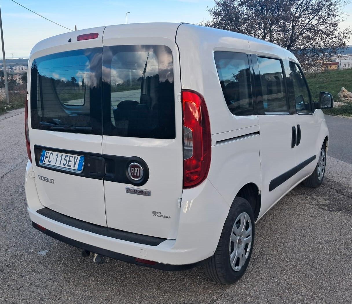 Fiat Doblo 1.3 MTJ Autocarro con gancio traino N1 5 posti