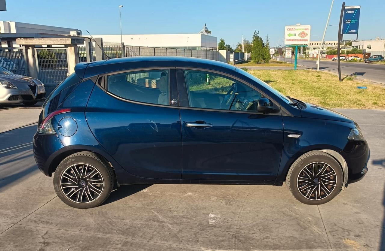 Lancia Ypsilon 1.2 69 CV 5 porte GPL Ecochic Gold