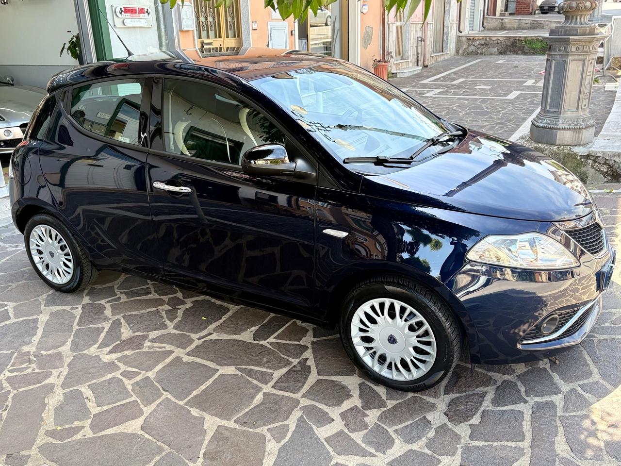 Lancia Ypsilon 1.2 69 CV 5P Gold UCONNECT Blue&Me