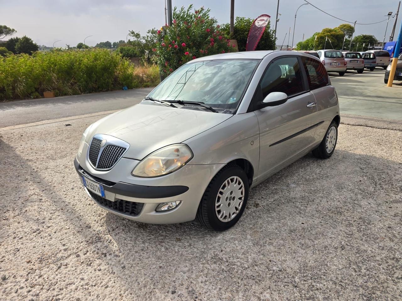 Lancia Ypsilon 1.2 16V Oro