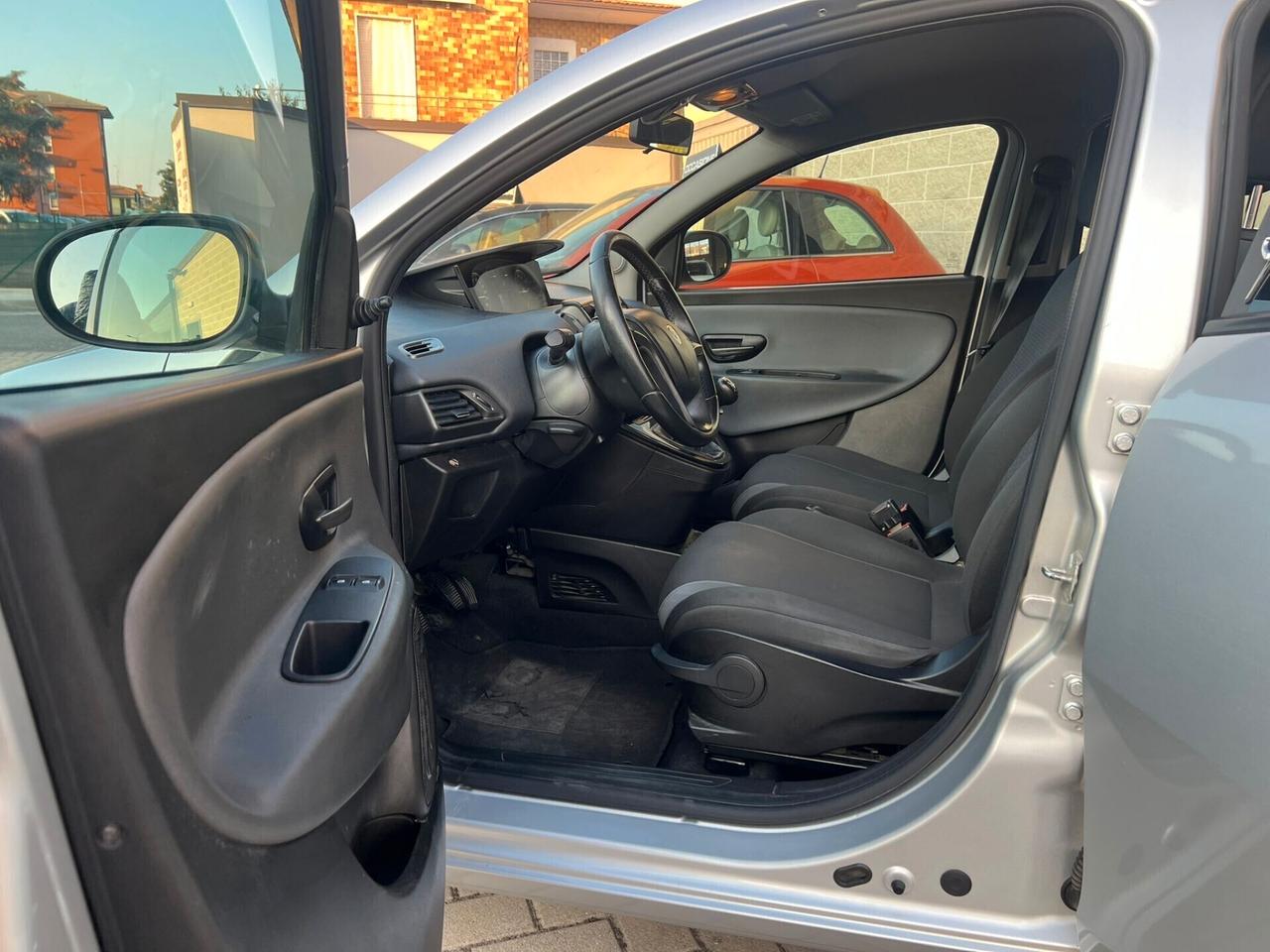 Lancia Ypsilon 1.2 69 CV 5 porte Platinum