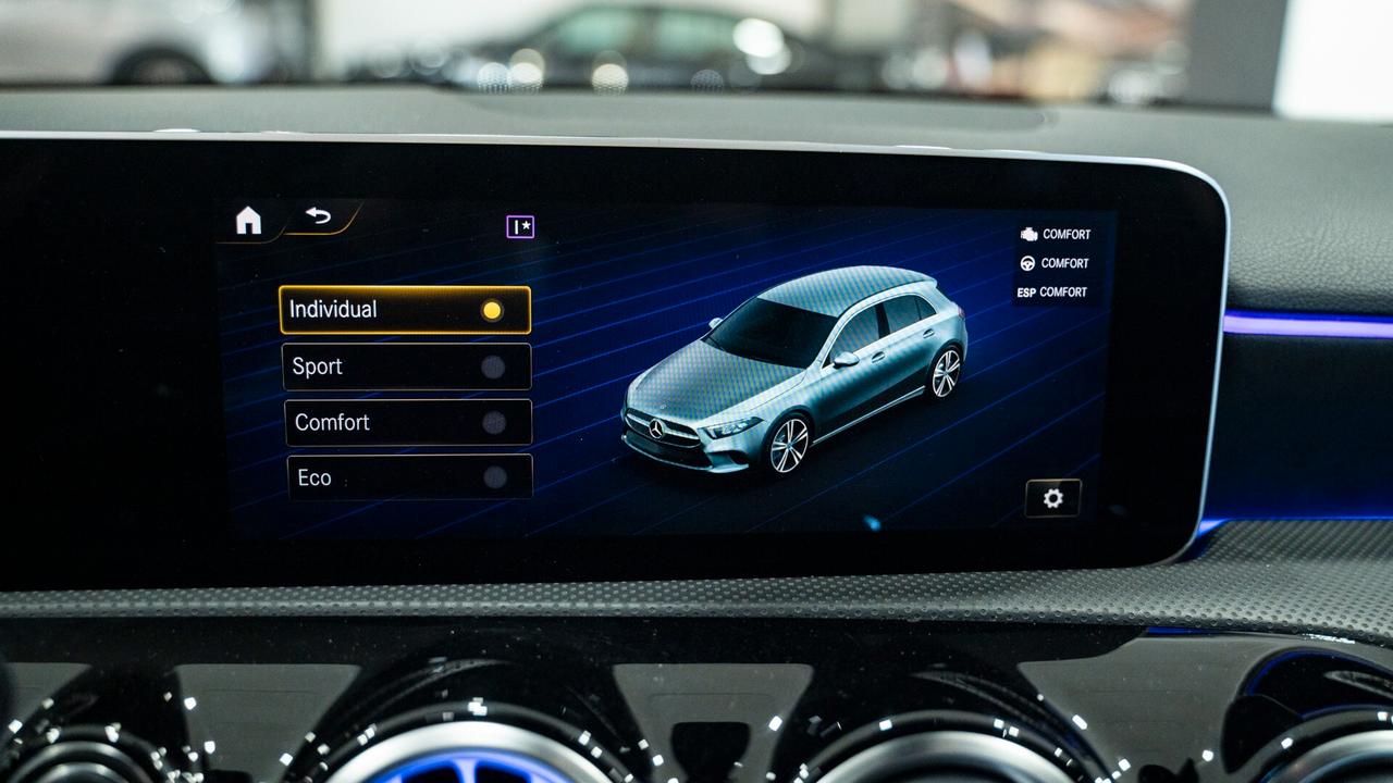 Mercedes-benz A 180 D PREMIUM PLUS AMG TETTO PACK LUCI XENO NAVI PELLE FULL OPTIONAL