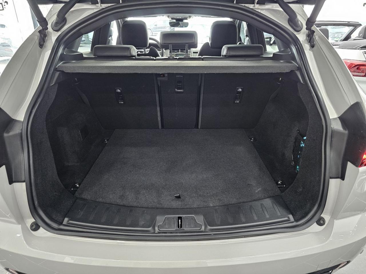 Jaguar E-Pace R-Dynamic SE Navi Camera Tetto C.20" LED BlackPack