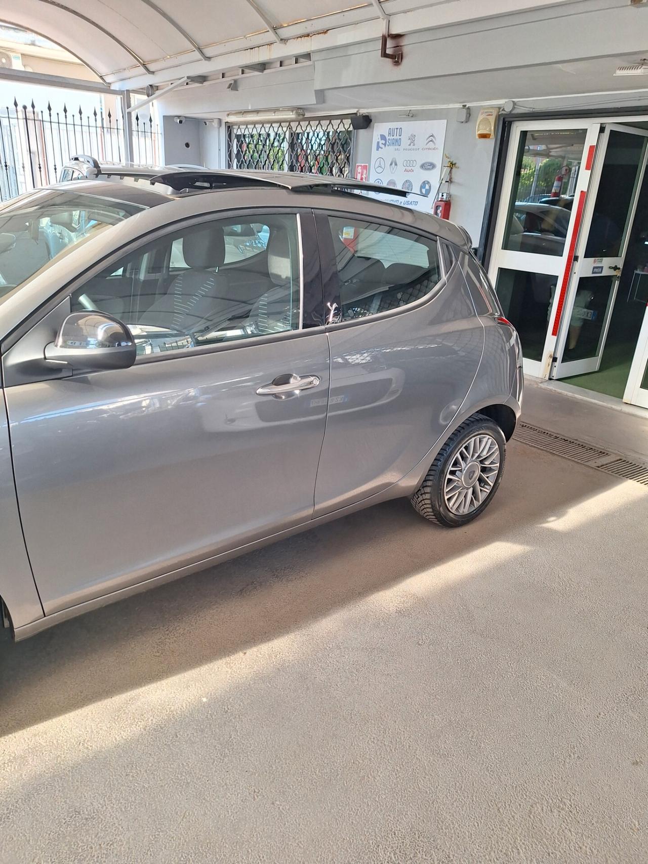 Lancia Ypsilon 0.9 TwinAir 85 CV 5 porte S&S Platinum Tetto Panoramico Apribile