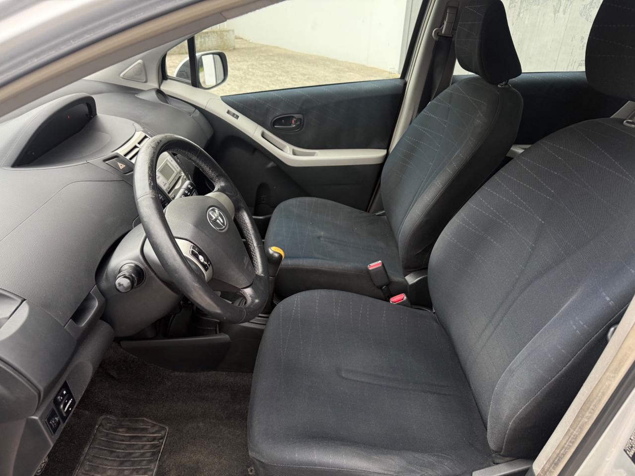 Toyota Yaris 1.0 5P. NEOPATENTATI NO BLOCCHI