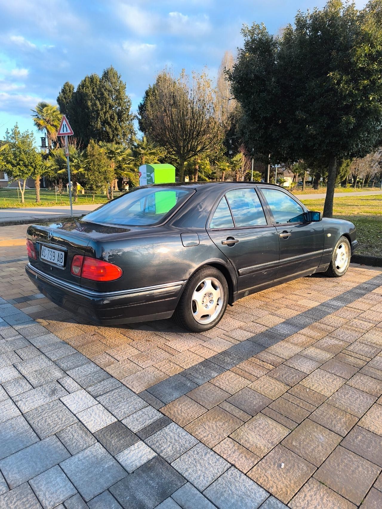 Mercedes-benz E 200 cat Avantgarde