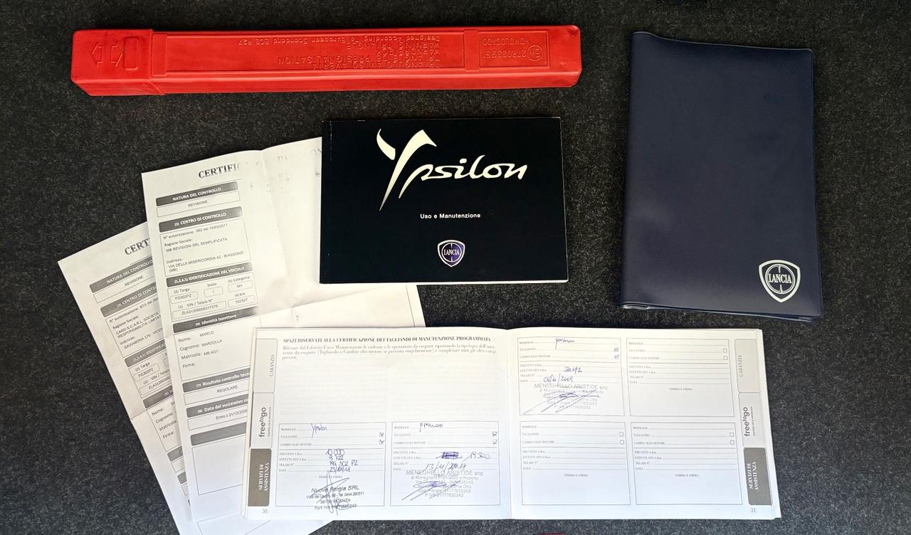 Lancia Ypsilon 1.2 69 CV 5P Gold UCONNECT Blue&Me