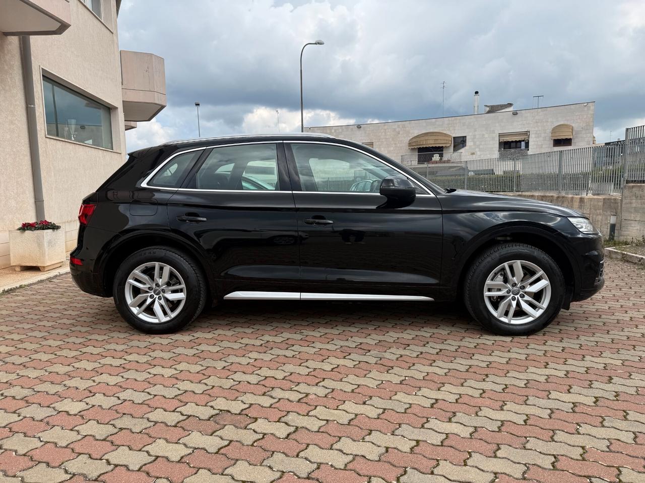 Audi Q5 2.0 40 TDI quattro S tronic Business Sport