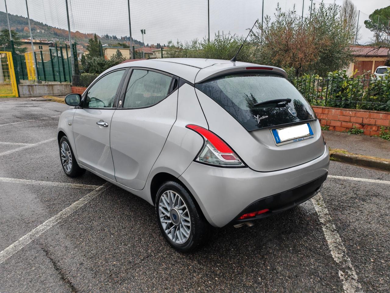 Lancia Ypsilon 1.2 69 CV 5 porte GPL Ecochic Silver