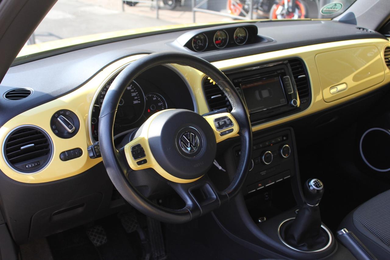 Volkswagen Maggiolino 1.2 TSI Design 105CV – Cerchi 18”, Sound Fender, Sedili Riscaldati