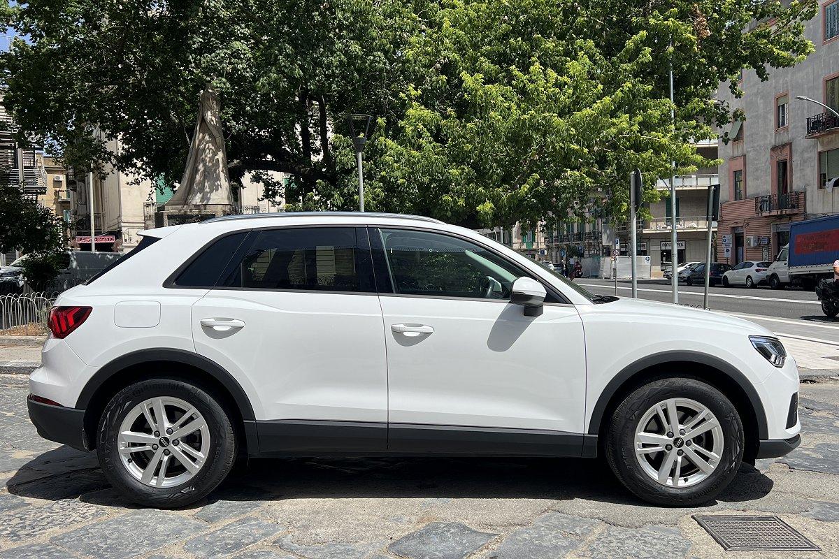 AUDI Q3 35 TFSI Business Advanced