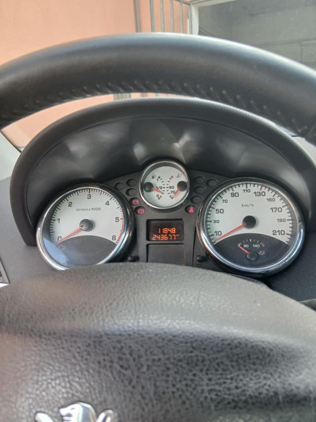 PEUGEOT 207 1.6 8V HDi 112CV CC Tecno