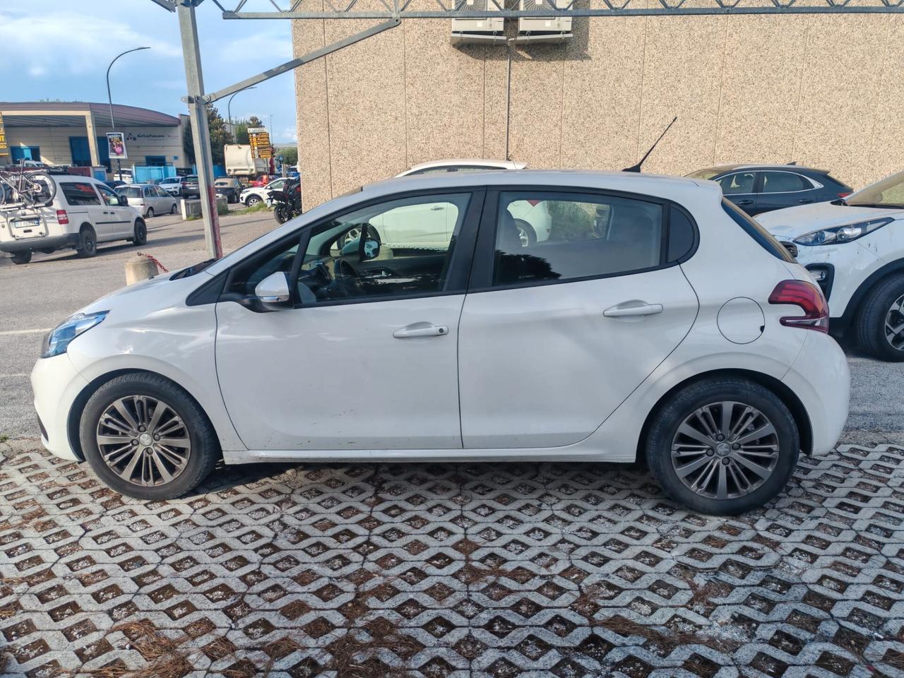 Peugeot 208 BlueHDi 100 S&S 5 porte Active