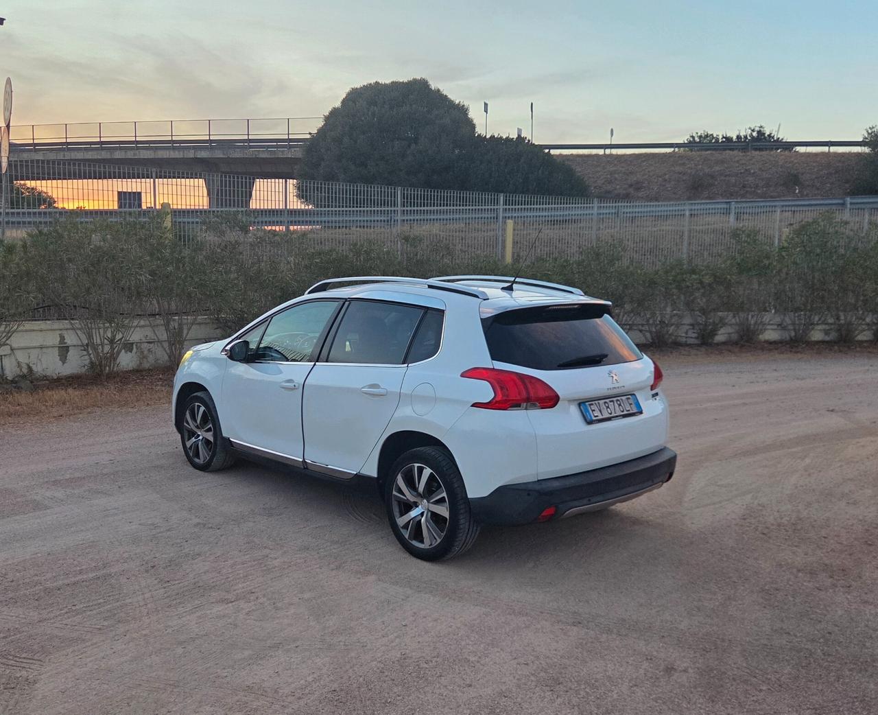 Peugeot 2008 1.6 e-HDi 115 CV Stop&Start Féline