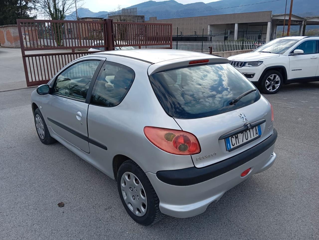 Peugeot 206 1.1 3p. XT