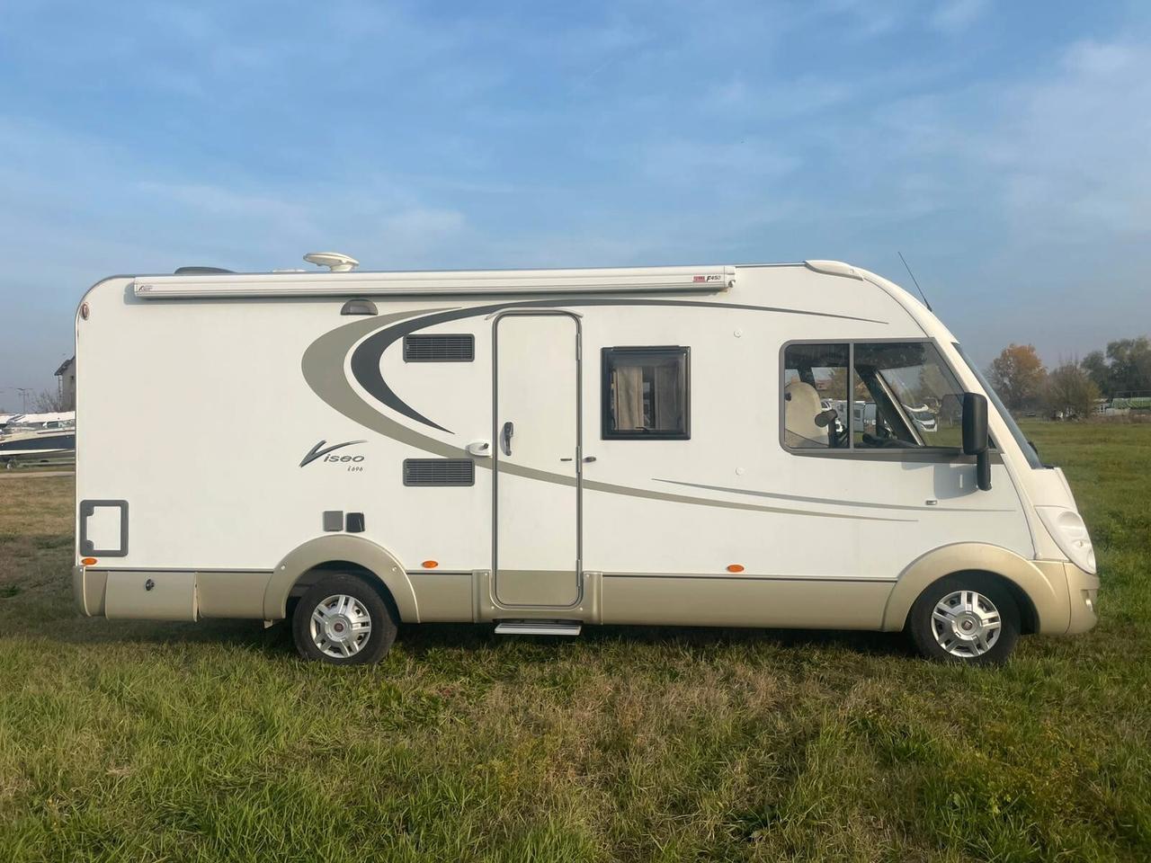 Bürstner Viseo 696 Motorhome con letto matrimoniale