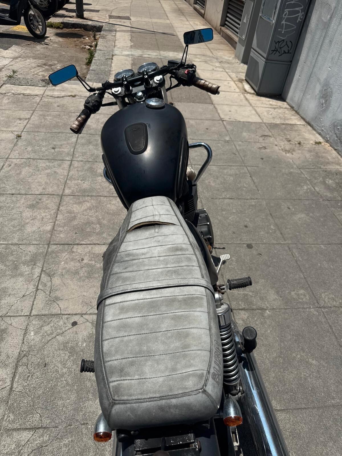 Triumph Bonneville T100 black