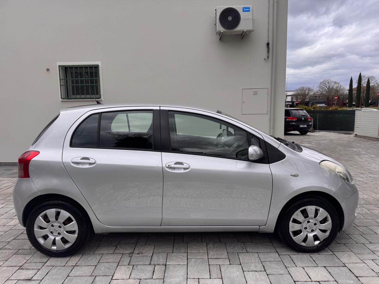 Toyota Yaris 1.0 5 porte Sol OK NEOPATENTATI