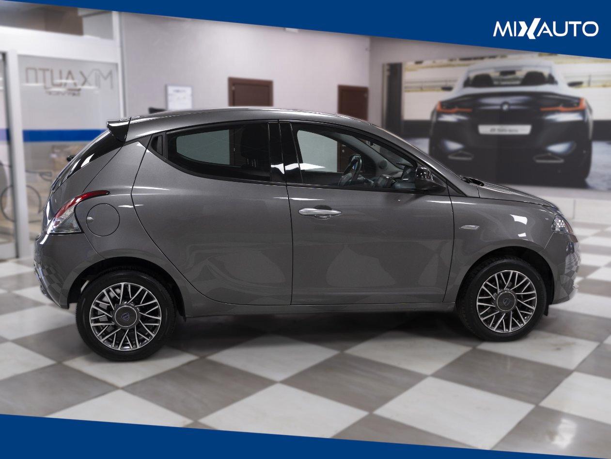 Lancia Ypsilon 1.0 Firefly Hybrid Gold Plus 70CV 5 Porte