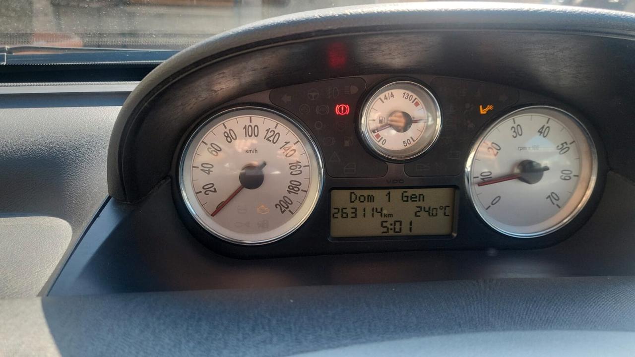 Lancia Ypsilon 1.3 MJT 75 CV Oro