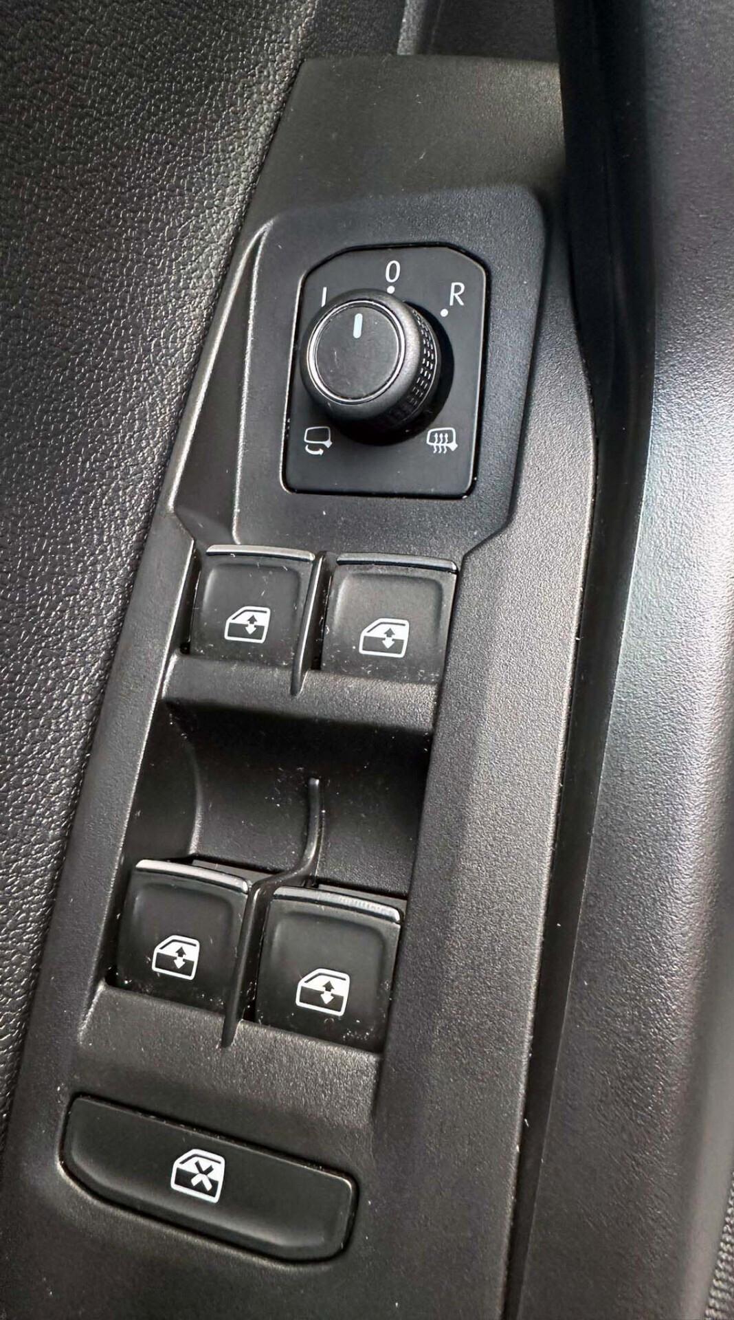 Volkswagen Taigo 1.0 TSI 110 CV DSG R-Line Tetto Apribile