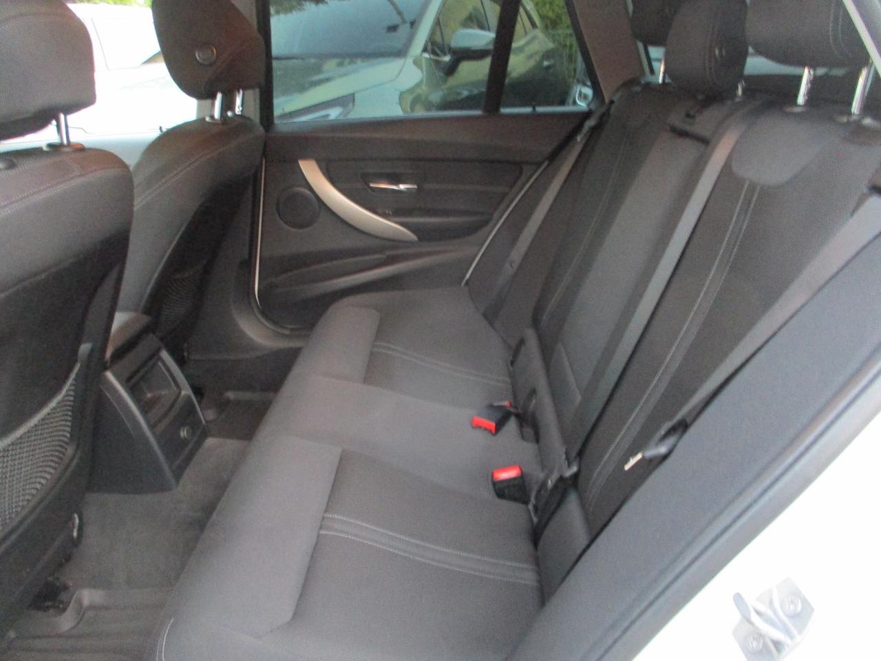 BMW 320 d Touring xdrive Luxury auto CarPlay/LED/Navi