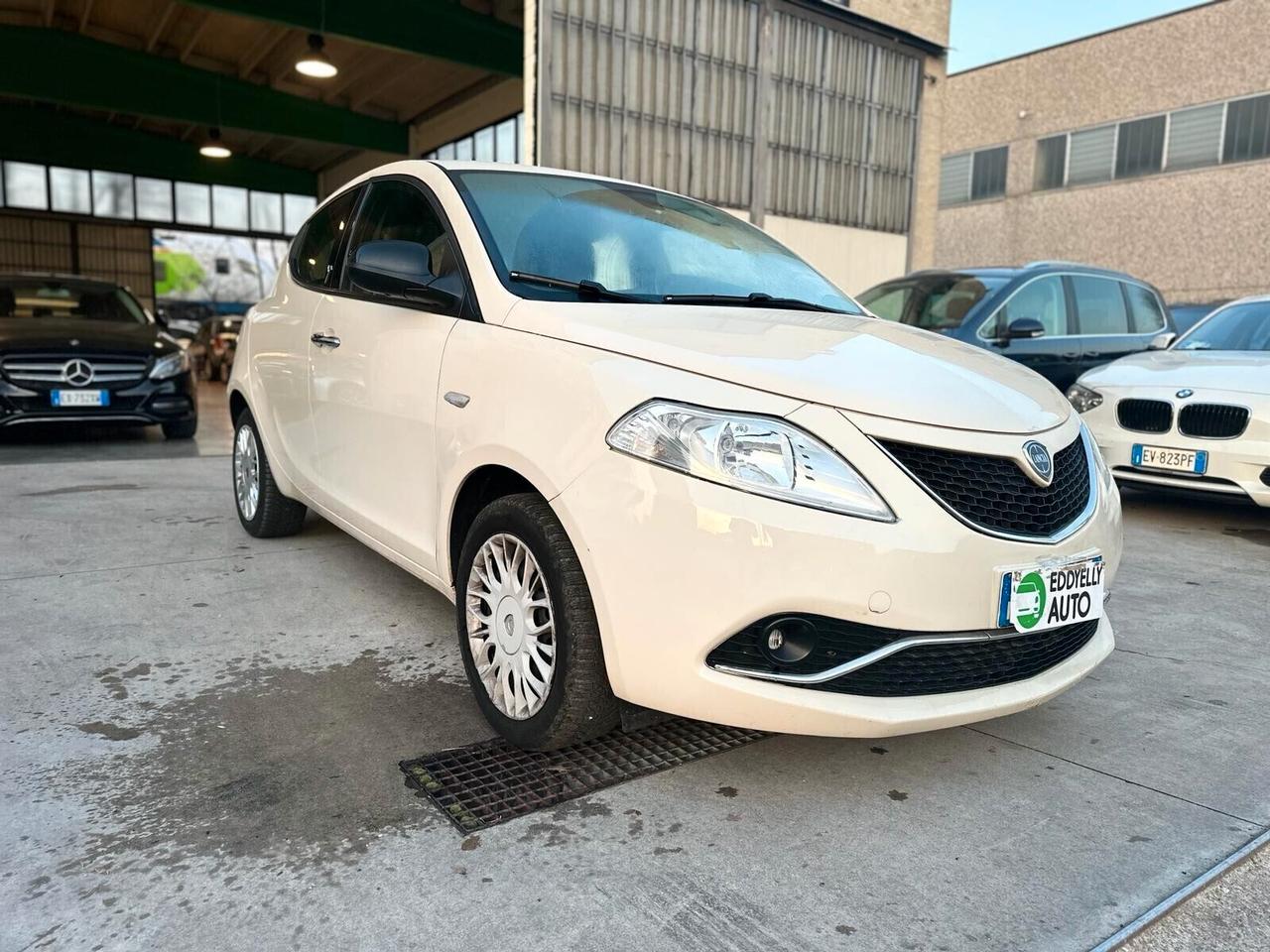 Lancia Ypsilon 1.2 69 CV 5 porte Silver