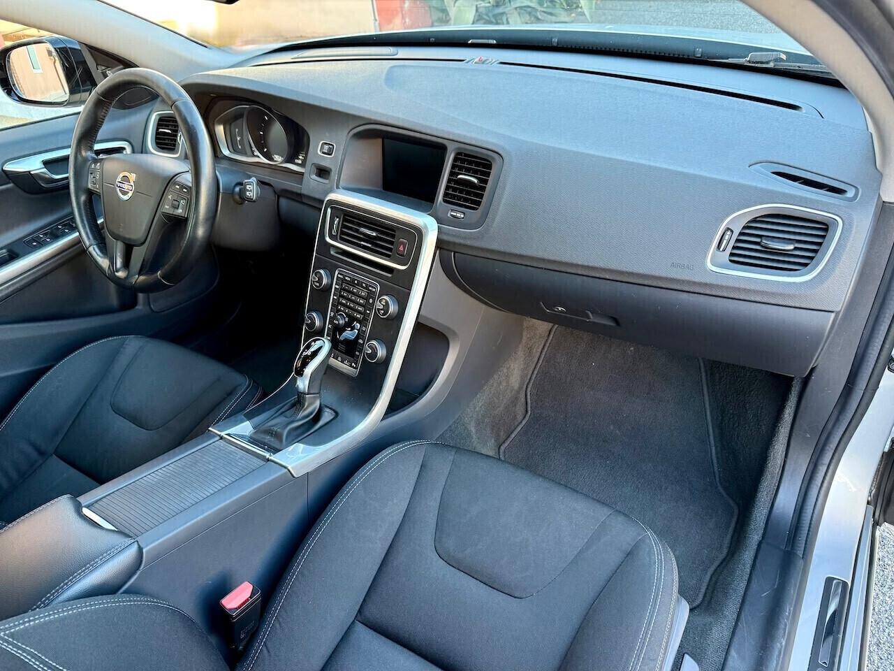 Volvo V60 Cross Country D4 Geartronic Business