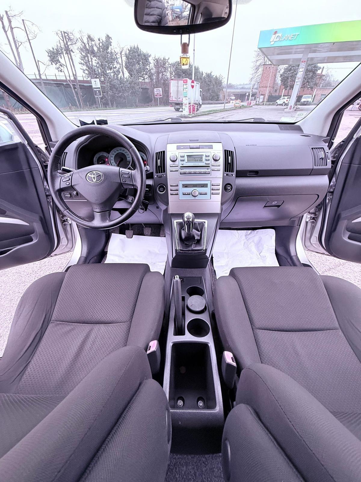 Toyota Corolla Verso 2.2 16V D-4D D-Cat