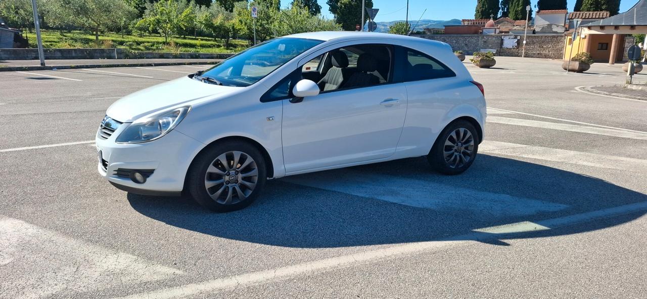 Opel Corsa 1.2 3 porte Club