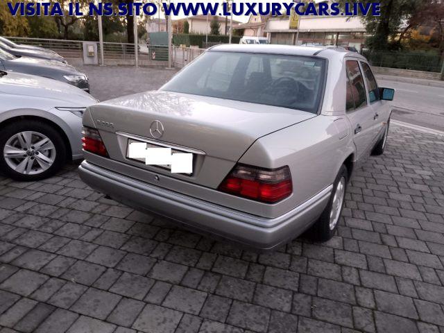 MERCEDES-BENZ E 200 16 cat UNICO PROPRIETARIO TENUTA MANIACALMENTE