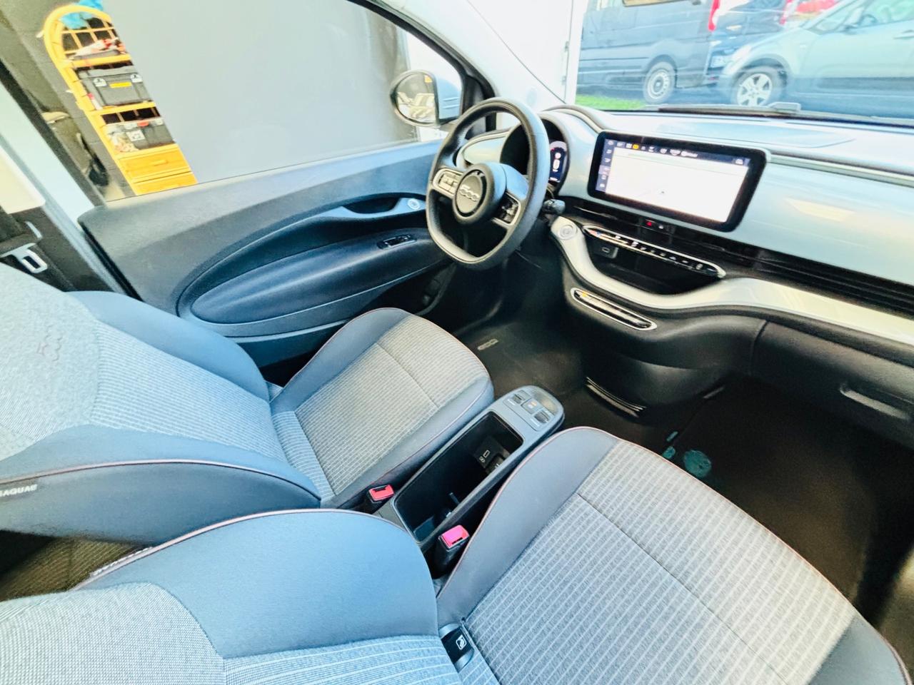 Fiat 500 500e Berlina 42 kWh La Prima