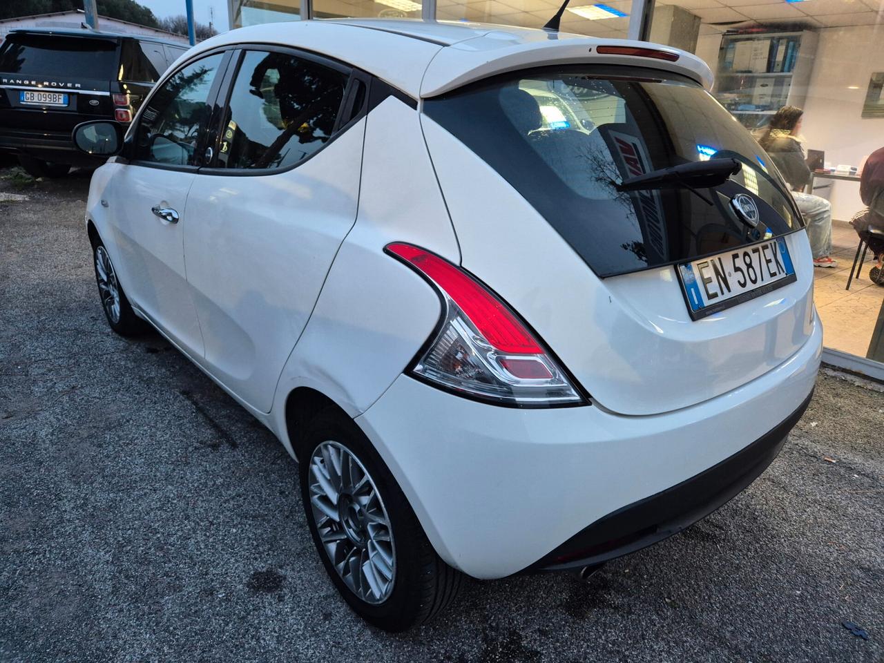 Lancia Ypsilon 1.2 69 CV 5 porte GPL Ecochic Silver