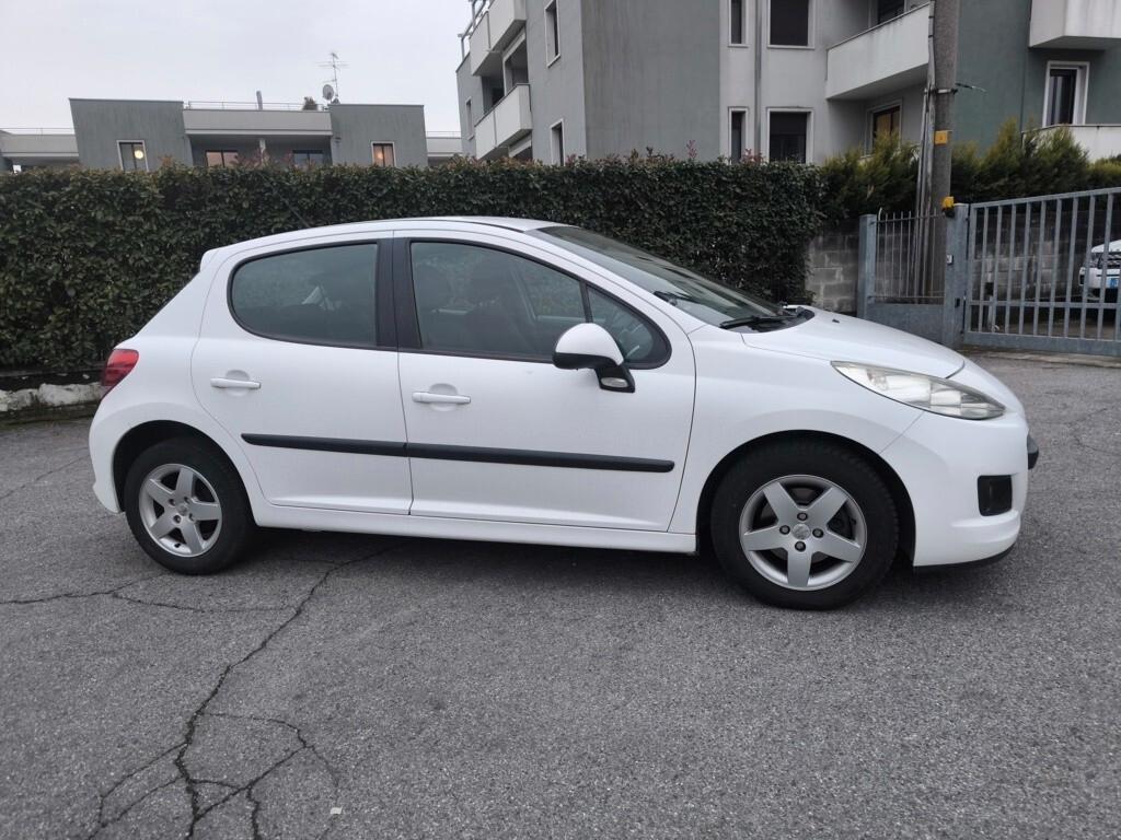 PEUGEOT 207 1,4 BENZINA- OK NEOPATENTATI