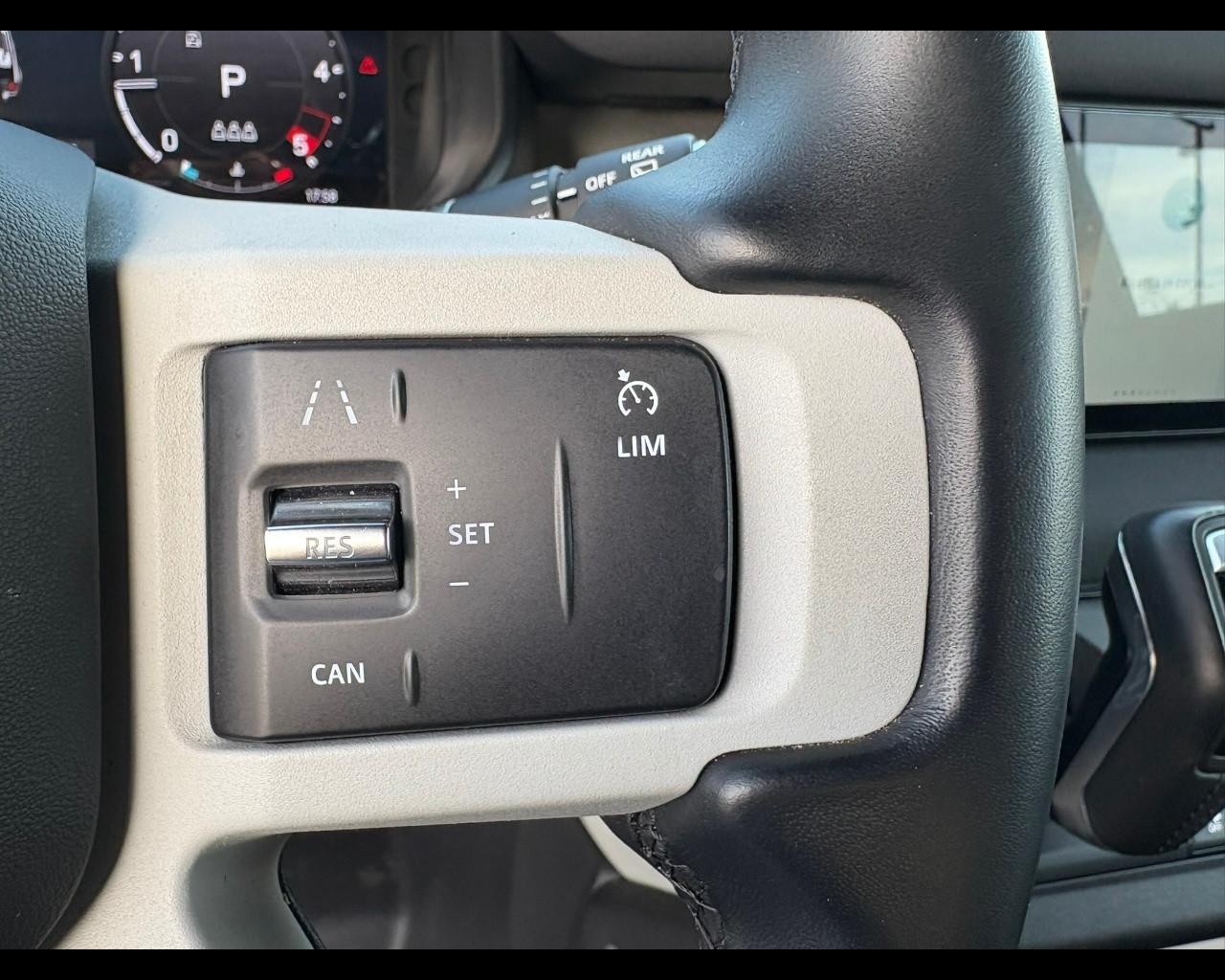 LAND ROVER Defender (2019) - Defender 90 3.0D I6 200 CV AWD Auto SE