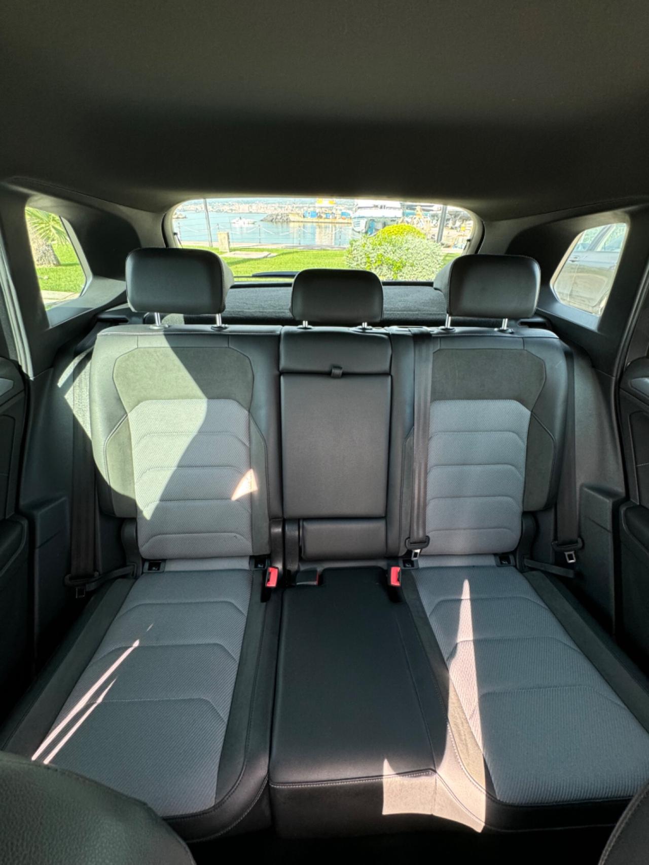 Volkswagen Tiguan R-LINE 2.0 TDI 150 cv DSG