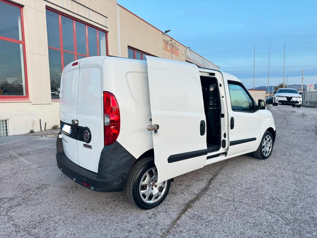 Fiat Doblo' cargo Maxi Autocarro 3 posti
