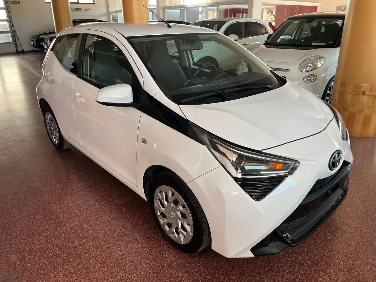 Toyota Aygo Connect 1.0 VVT-i 72 CV 5 porte x-play MMT