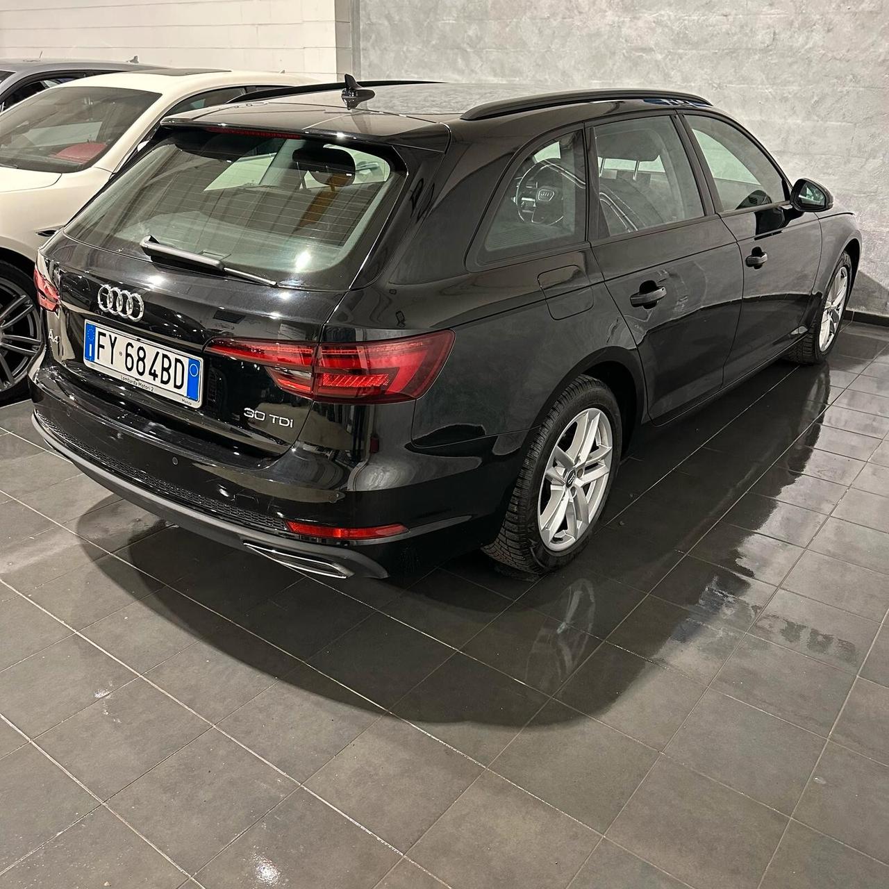 Audi A4 Avant 30 TDI S tronic Business