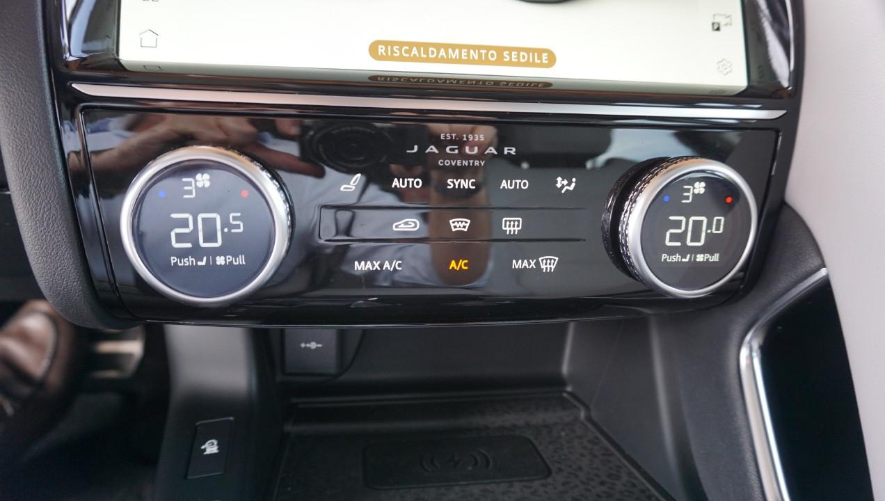 Jaguar E-Pace 2.0d i4 mhev R-Dynamic HSE awd 204cv auto