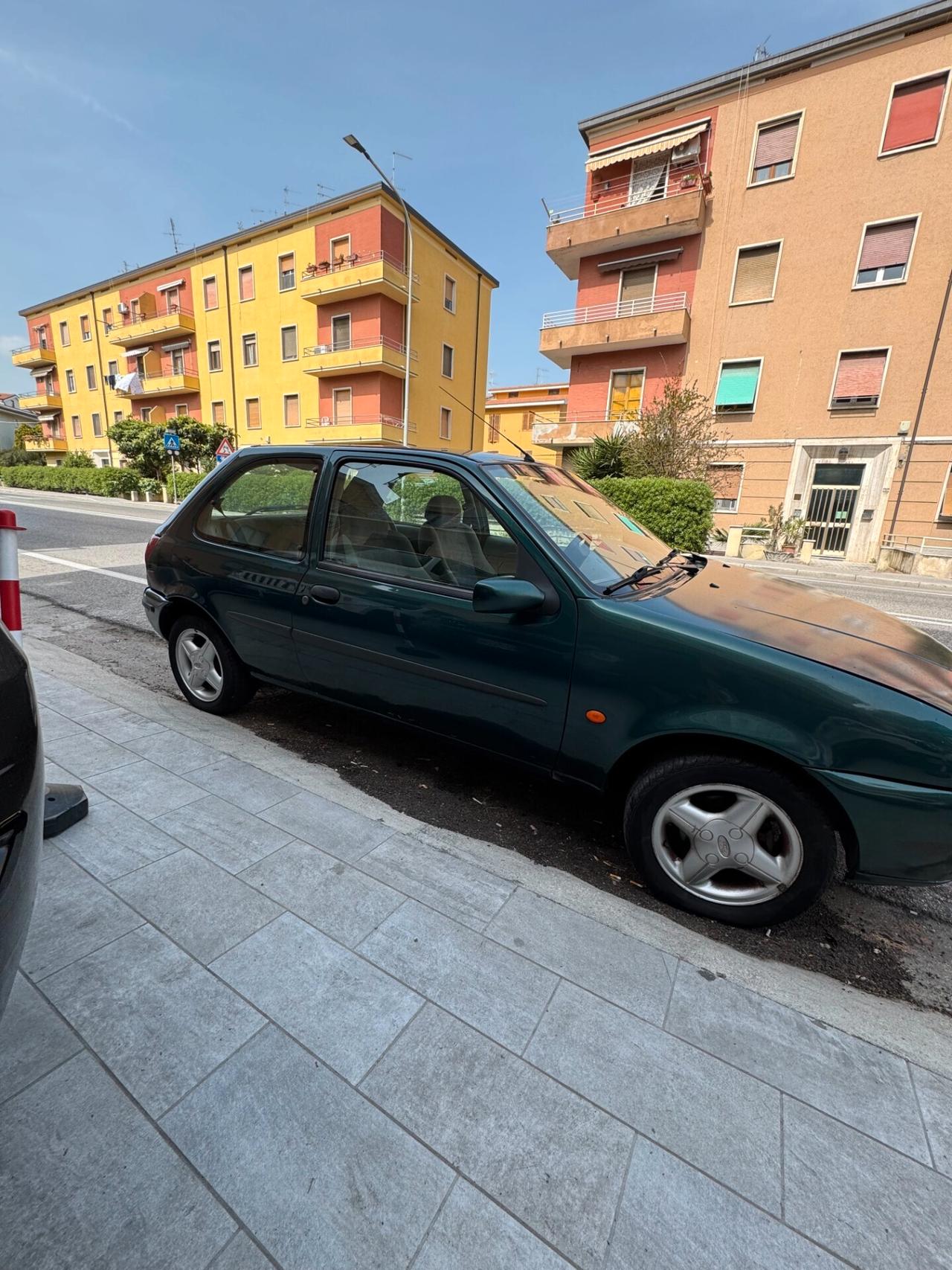 Ford Fiesta 1.2i 16V cat 5 porte Ghia