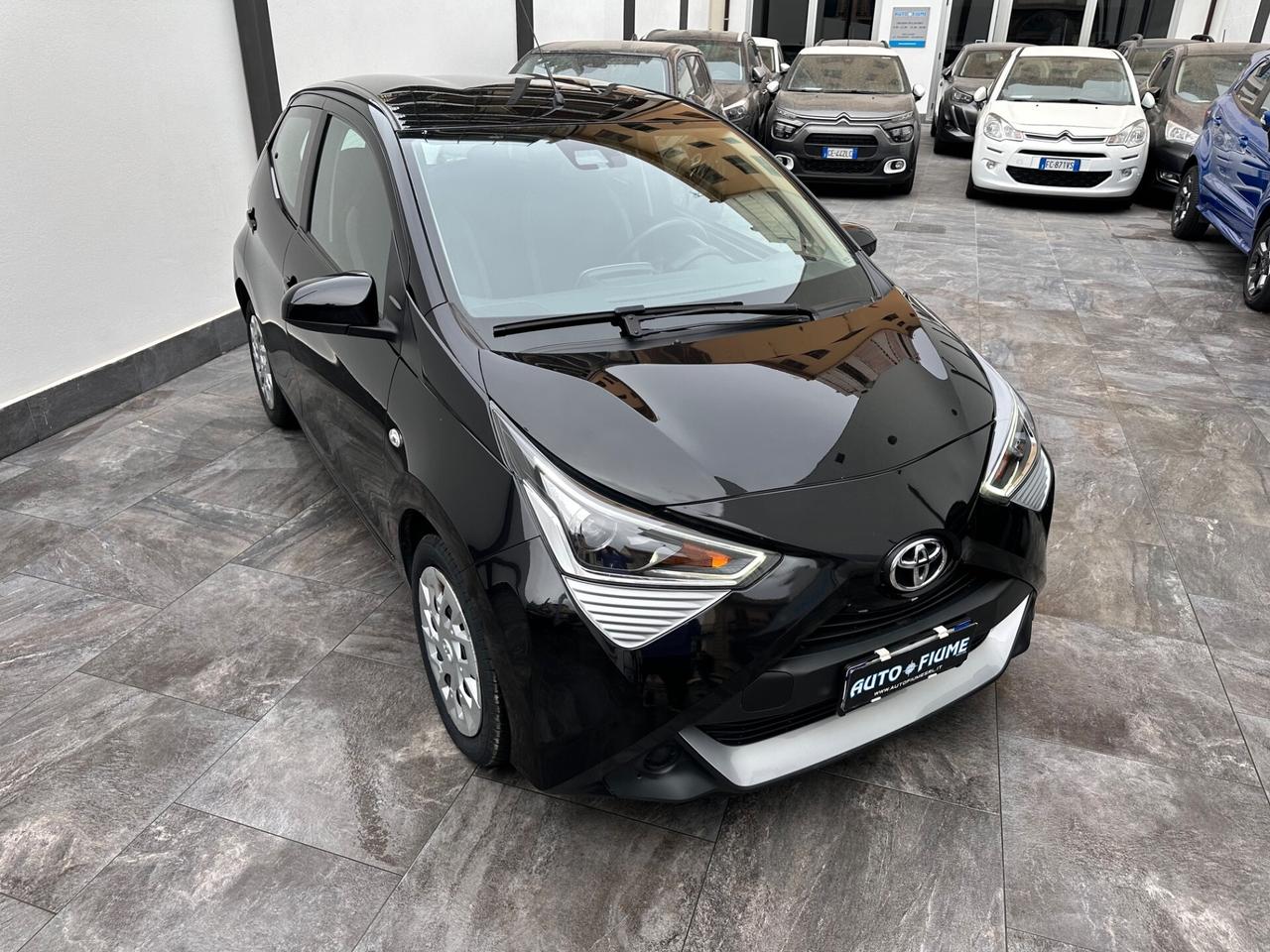 Toyota Aygo Connect 1.0 VVT-i 72 CV 5 porte x-play