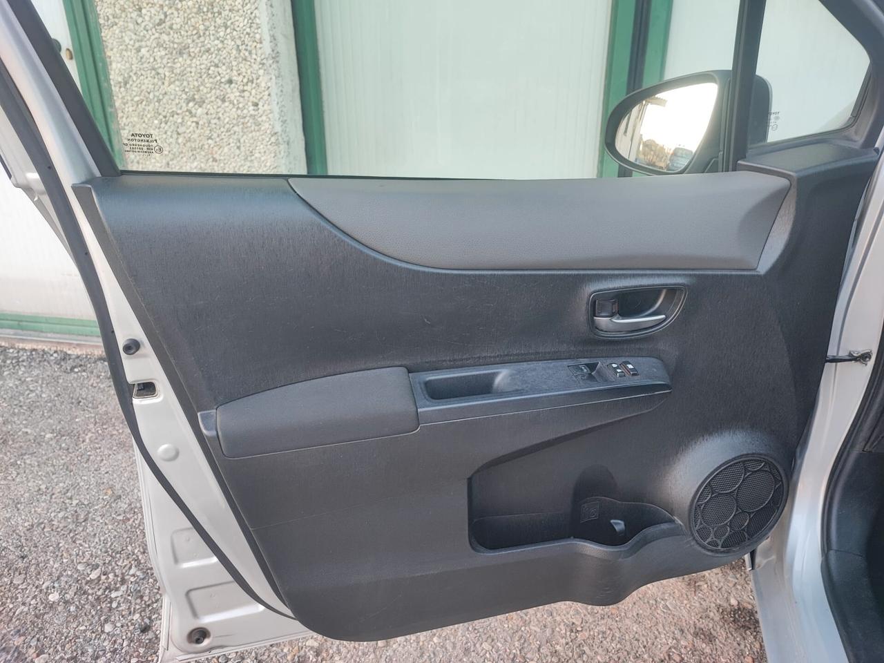 Toyota Yaris 1.0 5 porte BENZINA NEOPATENTATI 2013