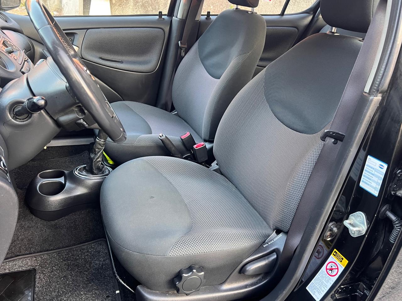 Toyota Yaris 1.4 tdi D-4D cat 5 porte carozzeria sbiadita