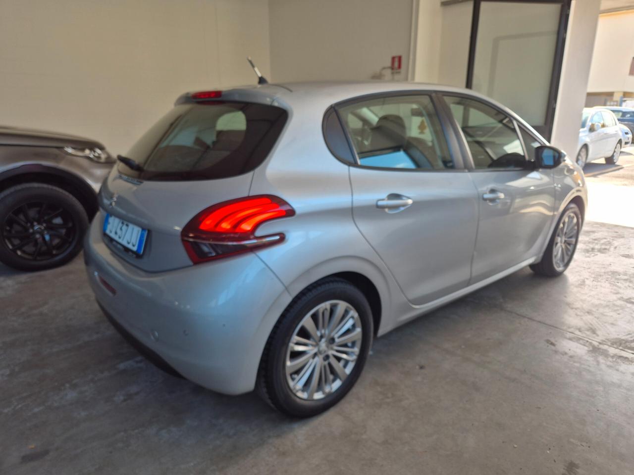 Peugeot 208 PureTech 82 5p. GPL Allure