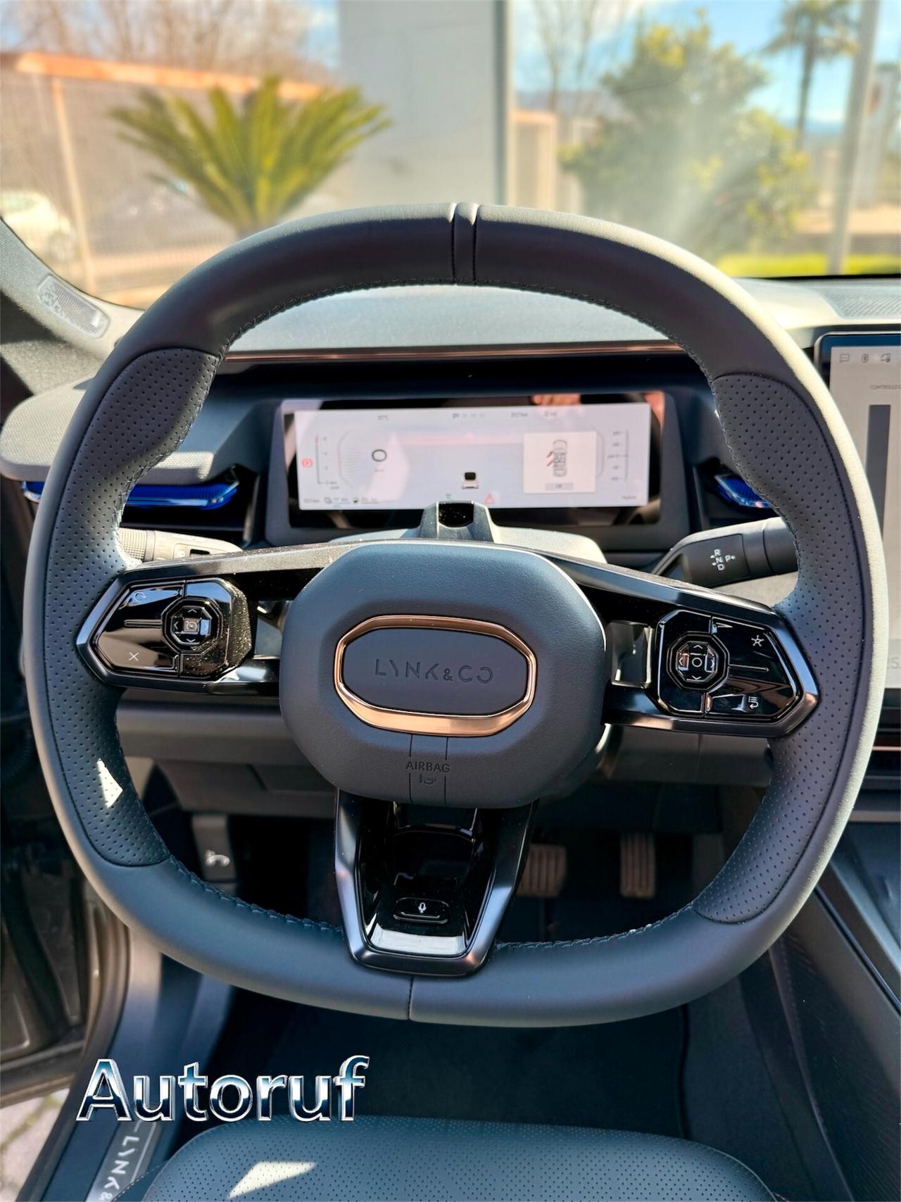 Lynk&co 08 - 1.5 Plug in Hybrid 345 CV
